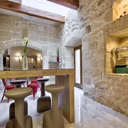 Relaxing Unique House Has A Style Of Its Own ! Guest house *