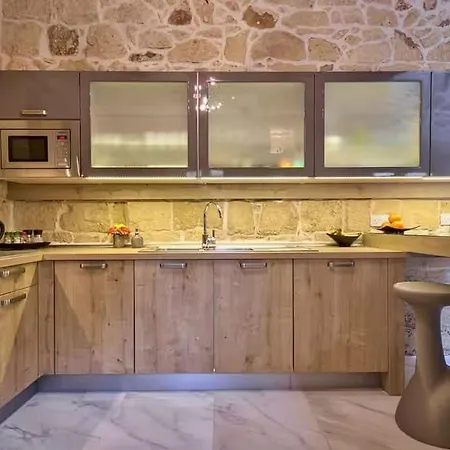 Relaxing Unique House Has A Style Of Its Own ! *