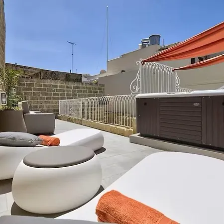 Guest house Relaxing Unique House Has A Style Of Its Own ! Zejtun