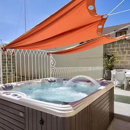 Guest house Relaxing Unique House Has A Style Of Its Own ! Zejtun
