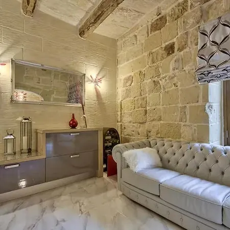 Relaxing Unique House Has A Style Of Its Own !