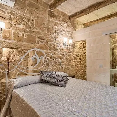 Relaxing Unique House Has A Style Of Its Own ! Guest house Zejtun