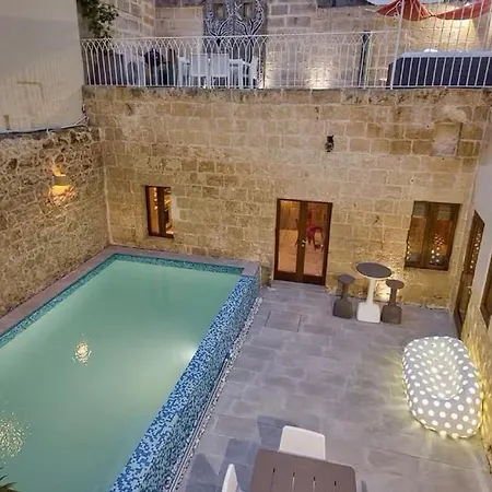 Relaxing Unique House Has A Style Of Its Own !