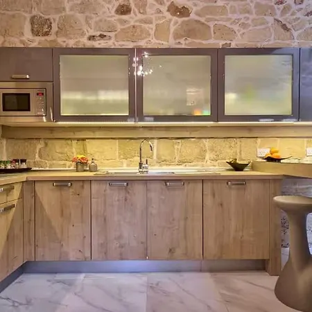 Relaxing Unique House Has A Style Of Its Own !