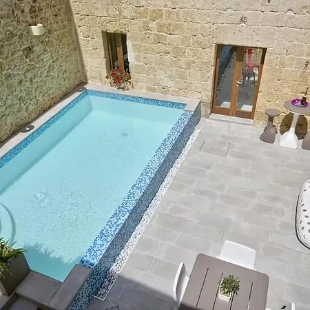 Relaxing Unique House Has A Style Of Its Own !